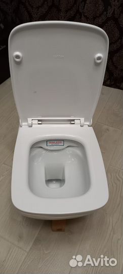 Продам новый безободковый унитаз santek