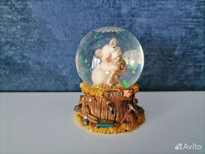 Сувенир Свинка в шаре