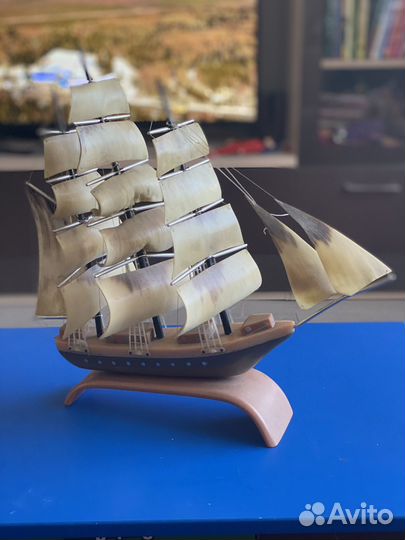 Модель корабля парусник