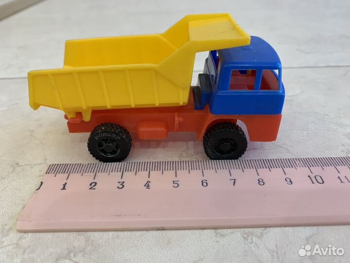 Машинка грузовик Dunlop пластик 1980-е гг