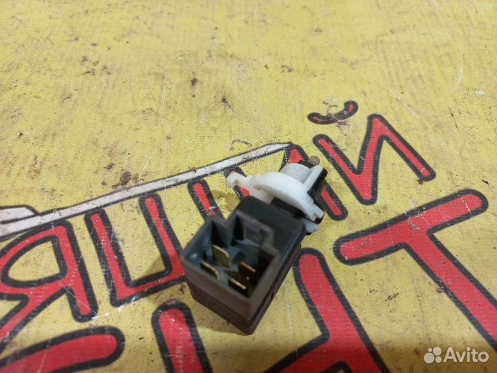 Датчик включения стоп-сигнала Hyundai Solaris