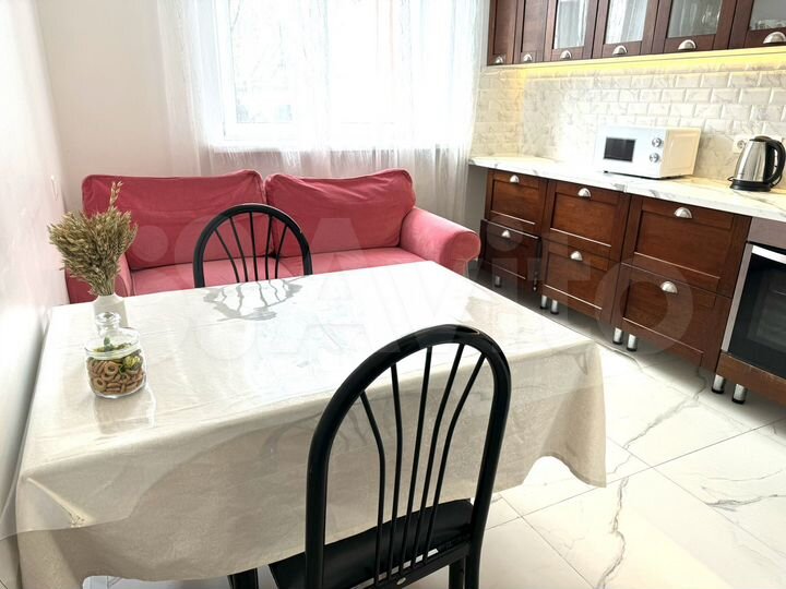 2-к. квартира, 77 м², 1/10 эт.