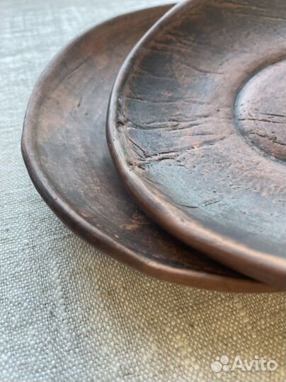 Тарелки и блюдца