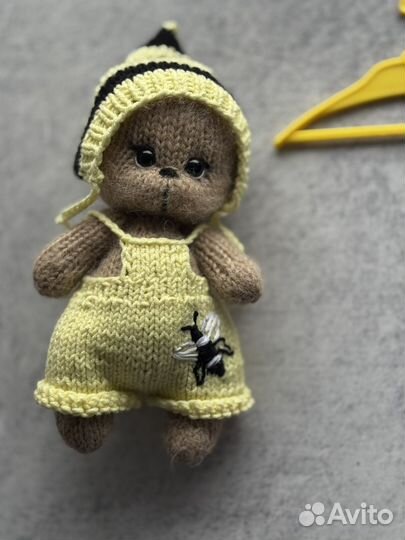 Медвежонок в костюме пчелки