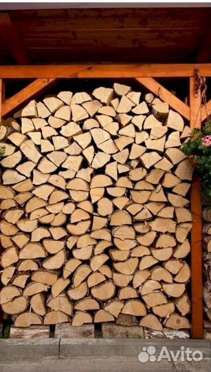 Дрова колотые с укладной в дровник