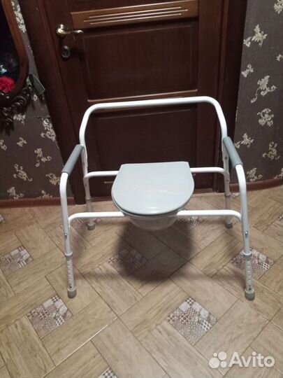 Стул-туалет для пожилых людей