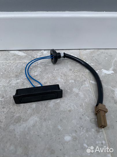 Кнопка багажника Nissan, Subaru и Renault