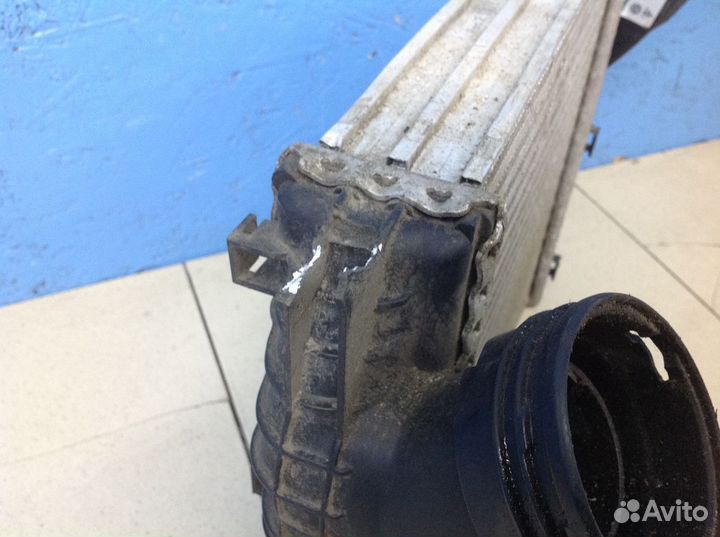 Интеркулер правый VW Touareg 10-18 7P0145804B