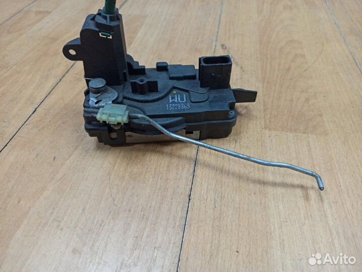 Замок двери передний левый Opel Zafira B минивэн