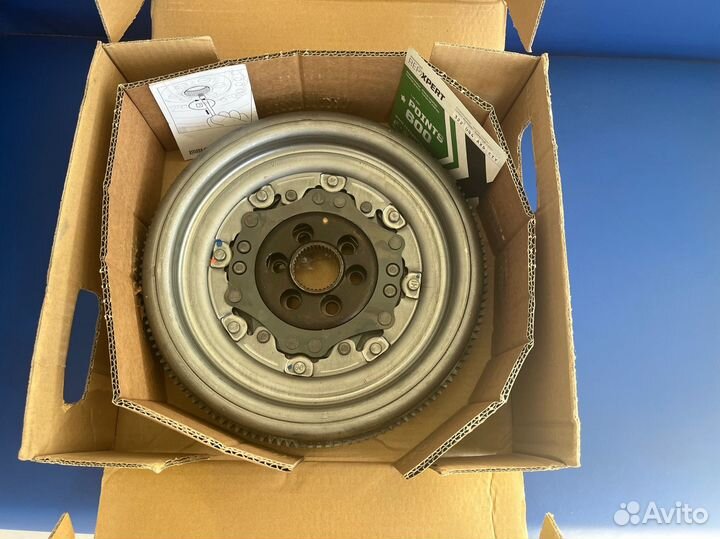 Маховик двухмассовый LUK 415072309