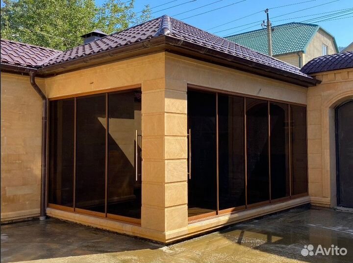 Безрамное остекление кафе, ресторанов, балконов