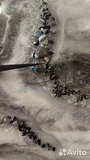 Часы настенные с полудрагоценными камнями