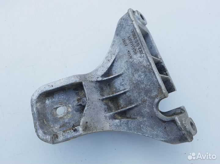 Кронштейн двигателя правый Audi 80 B3