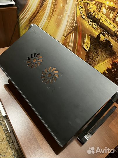 Удобный столик-органайзер для ноутбука