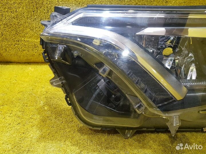 Фара левая Toyota RAV4