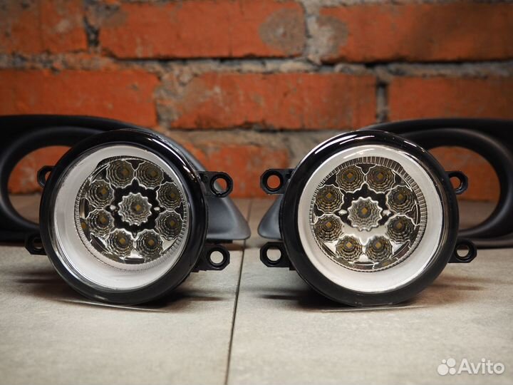 Фары противотуманные диодные Тоyota Avensis