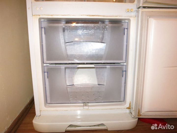 Холодильник Бирюса, надо закачать фреон