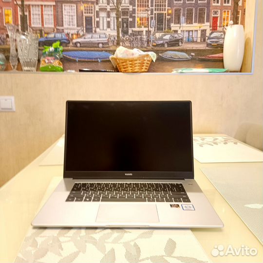 Ноутбук Huawei matebook d15 (как новый)