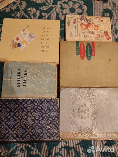 Книги и наборы открыток СССР