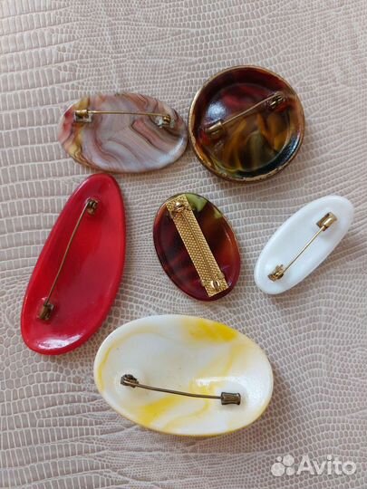 Брошь глушеное стекло