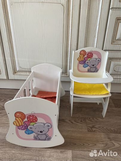 Стульчик для кормления и кроватка для пупсика