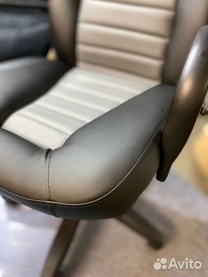 Компьютерное офисное кресло