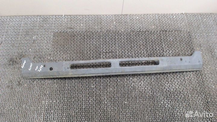 Ресничка под фару Mitsubishi Pajero, 1988