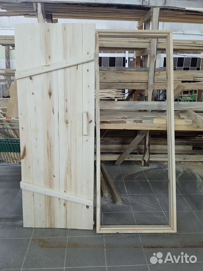 Дверь баня на клиньях. липа, сосна