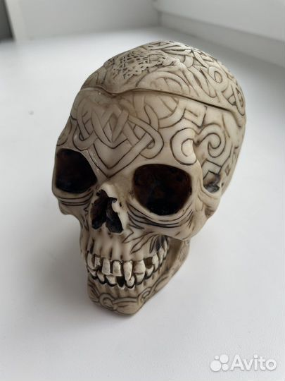 Шкатулка череп