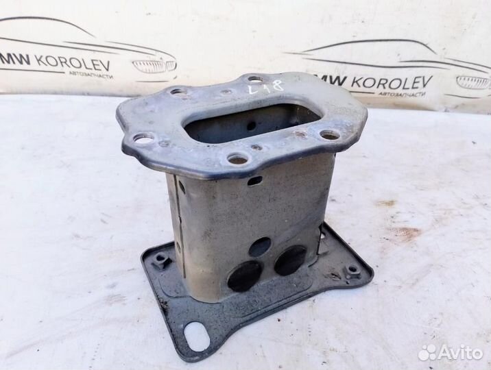 Кронштейн усилителя переднего бампера правый Kia C