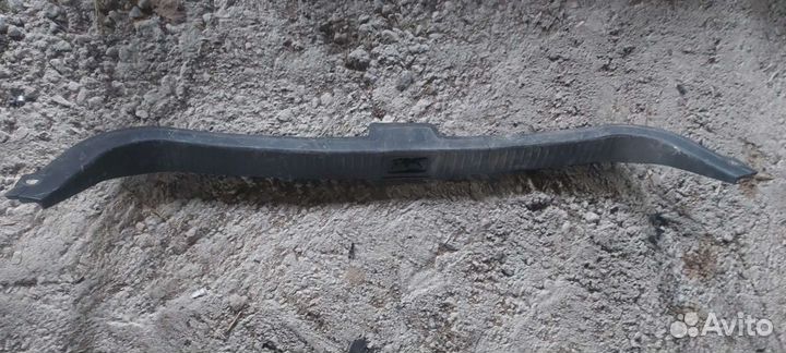 Накладка замка багажника на Nissan Skyline v35