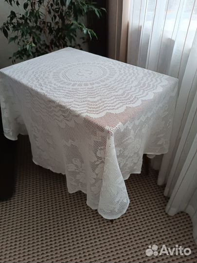Ажурная праздничная скатерть