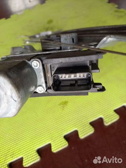 Стеклоподъёмник передний левый Пежо 308