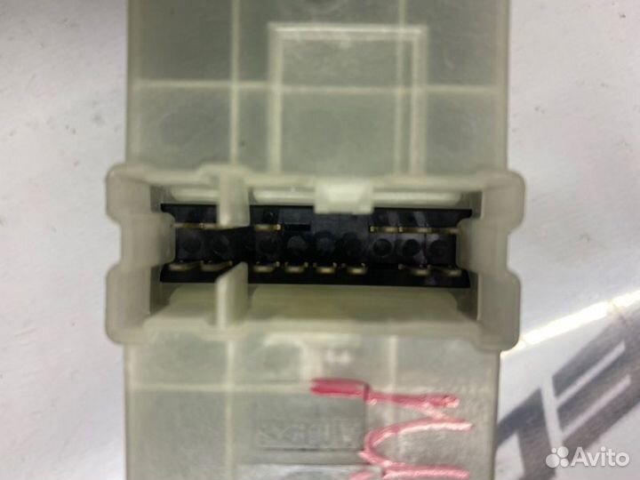Блок управления стеклоподъемниками передний левый