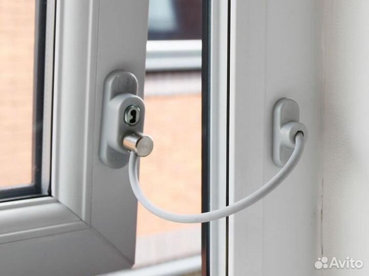 Детский замок - блокиратор окон с тросиком