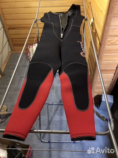 Гидрокостюм