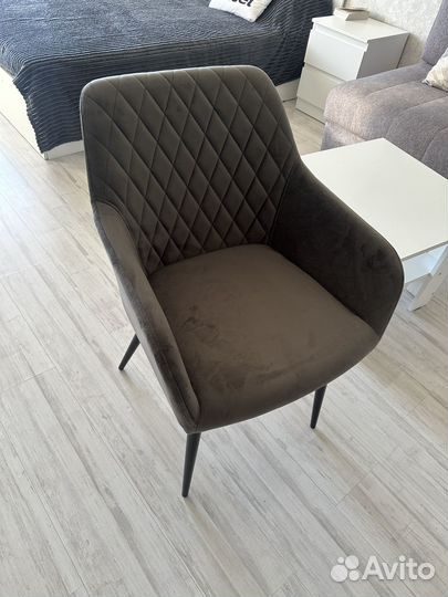 Мягкий стул со спинкой