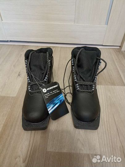 Лыжные ботинки