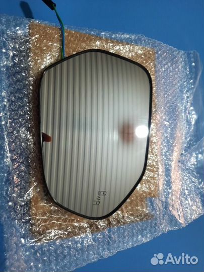 Зеркальный элемент передний правый Toyota Camry