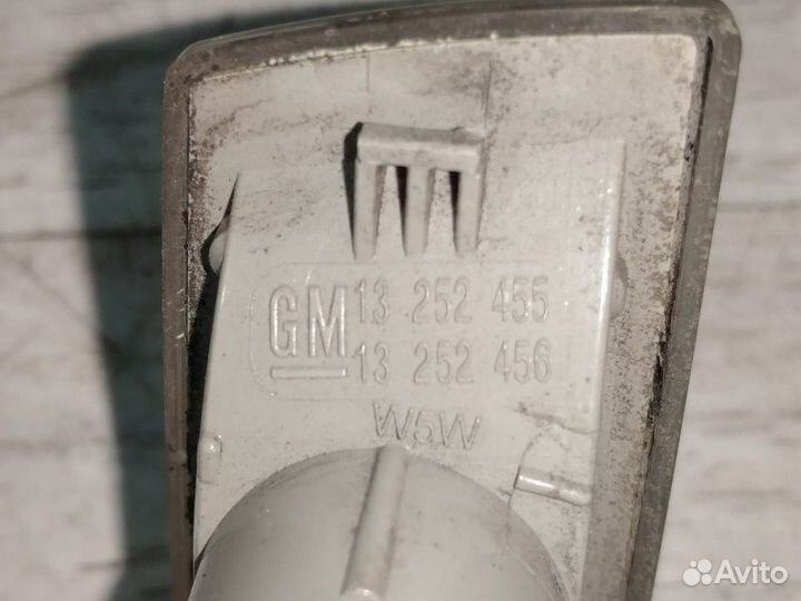 Повторитель в крыло передний Opel Astra H Twin