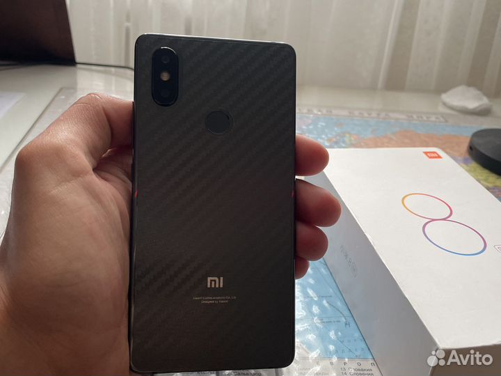 Телефон Xiaomi mi 8se
