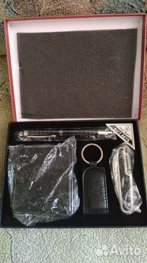 Два подарочных набора -фляжка+ стопки