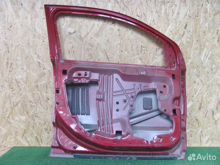 Дверь передняя левая Dodge Caliber