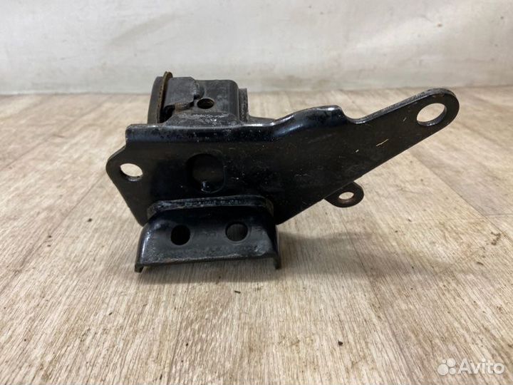 Опора (подушка) левая Toyota Avensis T25 1zzfe