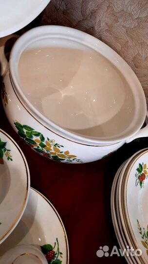 Набор столовой посуды фарфор зик Земляника