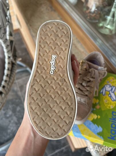 Кроссовки на девочку