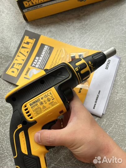 Шуруповёрт по гипсокартону DeWalt DCF620