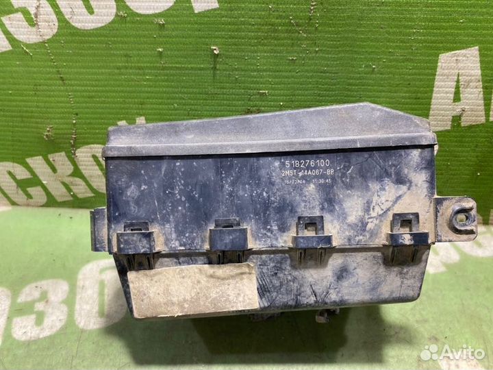 Блок предохранителей под капот Ford Focus cdda