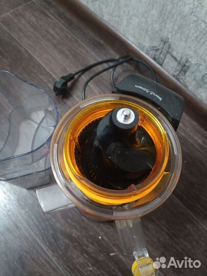 Соковыжималка шнековая Kitfort KT-1102-1