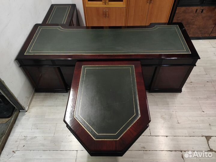 Стол руководителя с брифингом ART moble б/у 02197